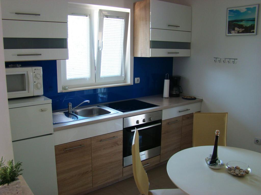 Apartments Pinus Pirovac Habitación foto