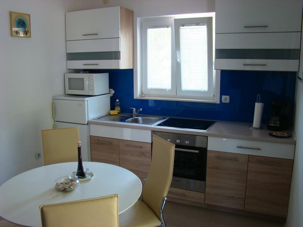 Apartments Pinus Pirovac Habitación foto