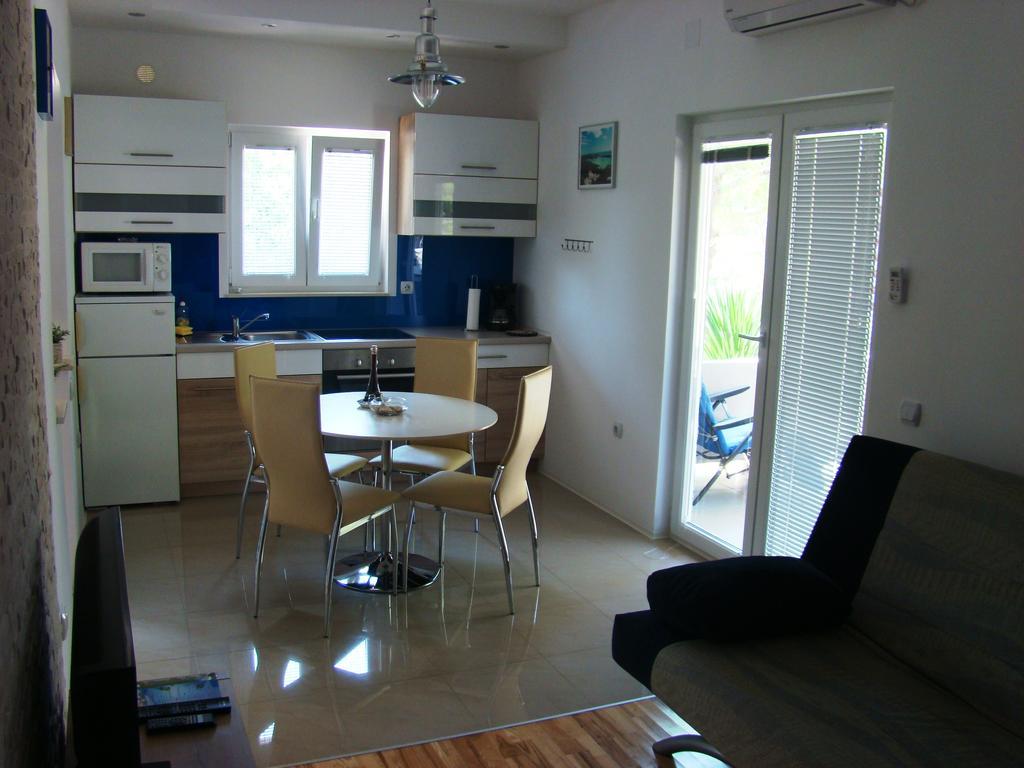 Apartments Pinus Pirovac Habitación foto