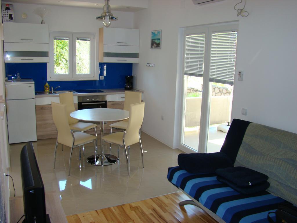Apartments Pinus Pirovac Habitación foto