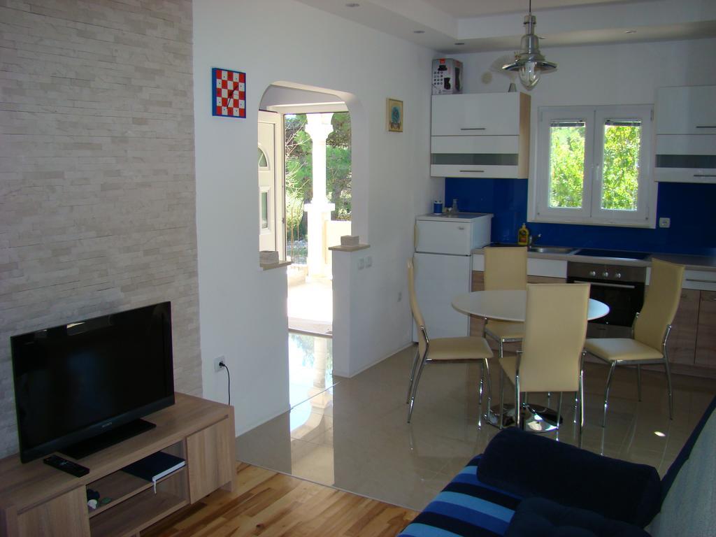 Apartments Pinus Pirovac Habitación foto