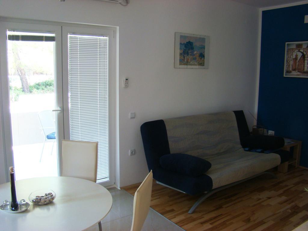 Apartments Pinus Pirovac Habitación foto