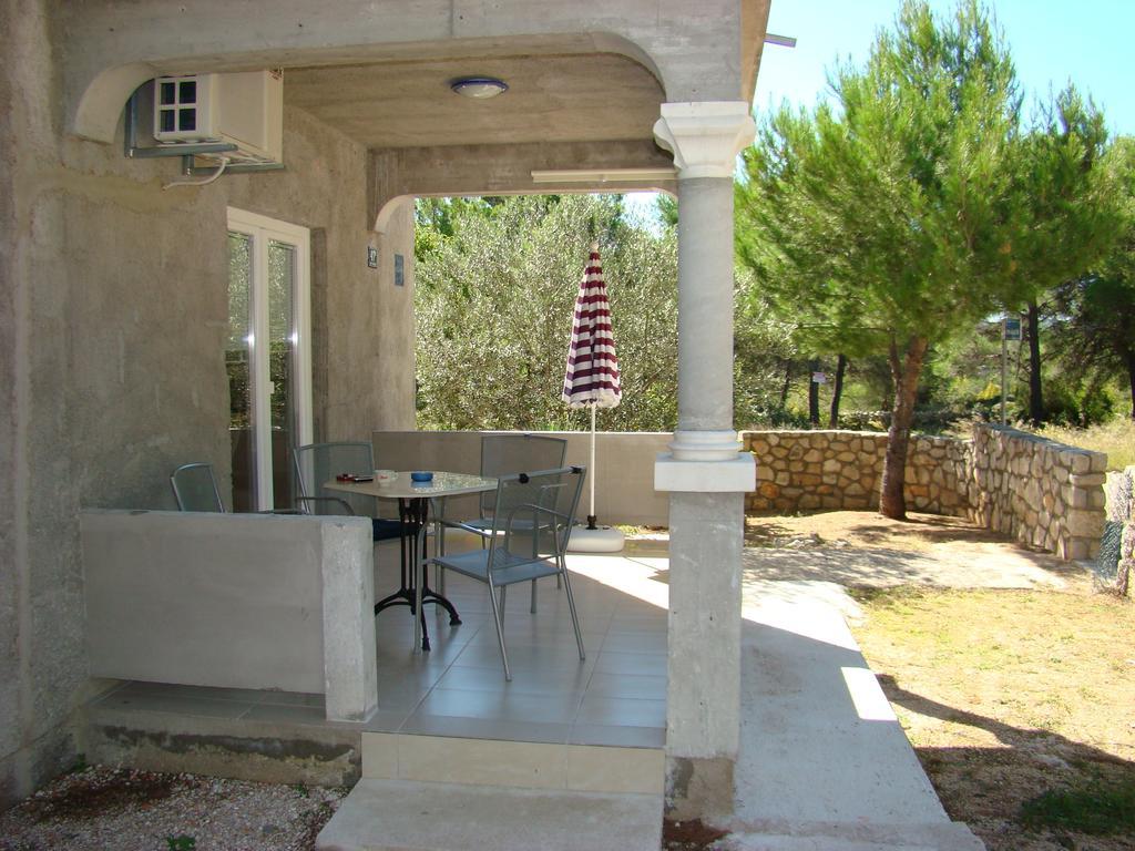 Apartments Pinus Pirovac Habitación foto